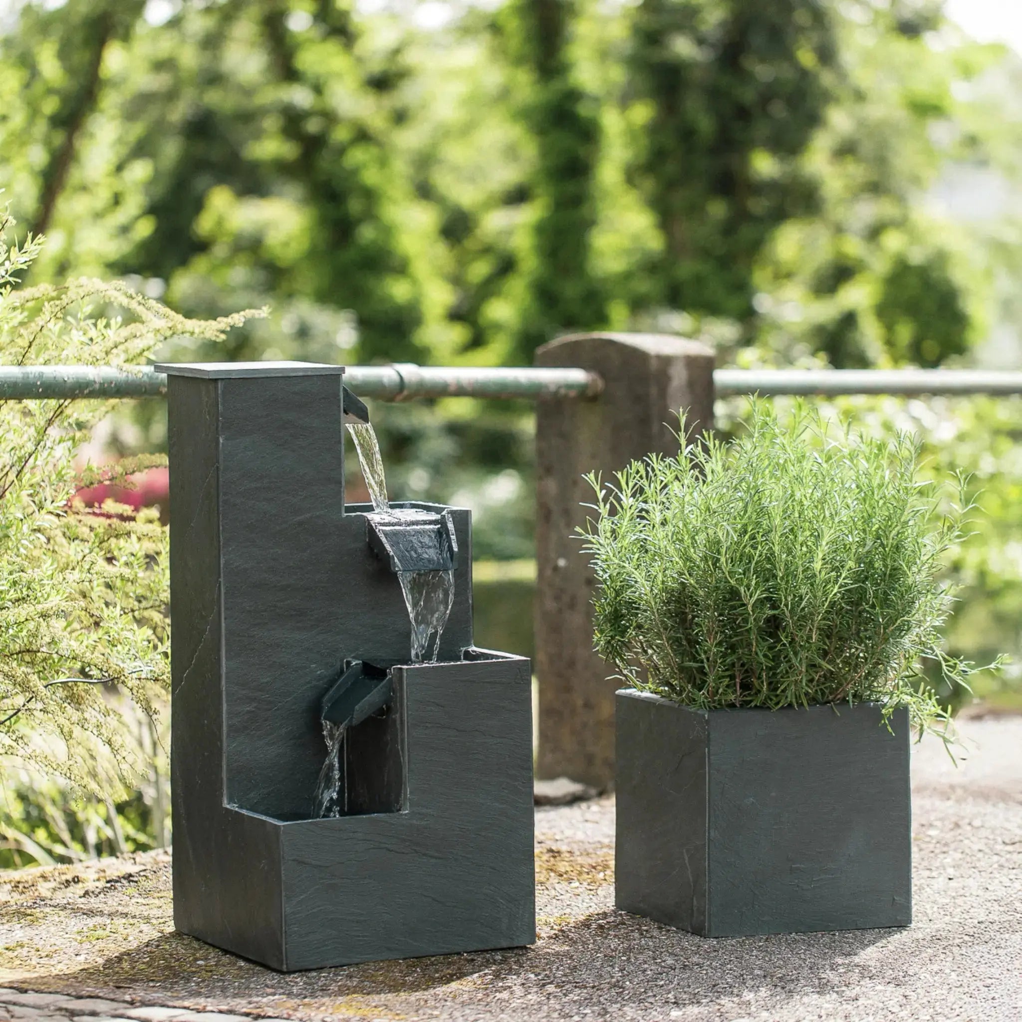 KUBO – Design Stufenbrunnen Schwarz aus Naturschiefer mit Wasserfall und LED-Beleuchtung 35 x 35 x 72 cm 36 kg - CLIMAQUA