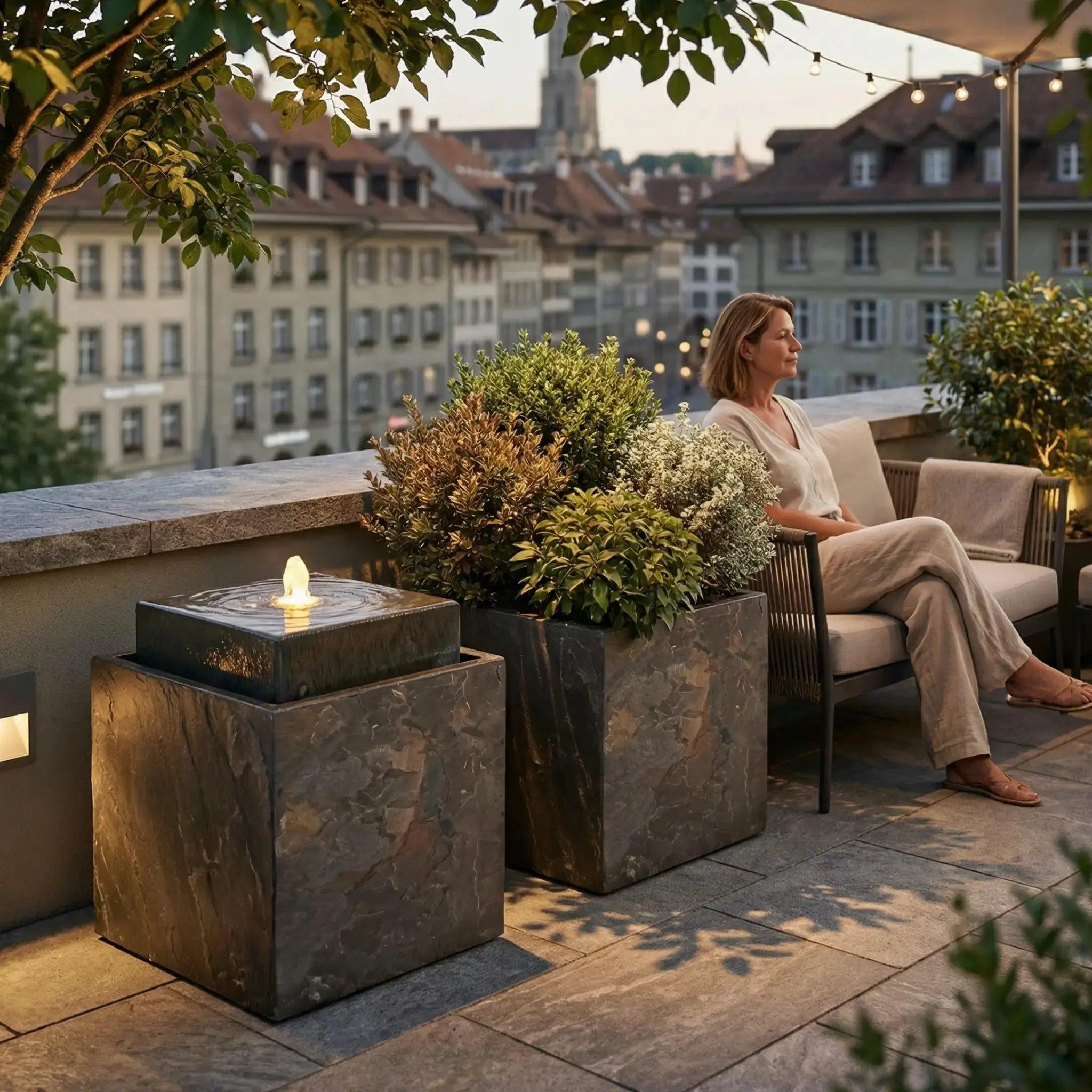 VIDA 40 Rusty – Springbrunnen edel eckig Naturschiefer Braun, Vogeltränke, stimmungsvolle LED, 38 x 38 x 48 cm, 36 kg - CLIMAQUA