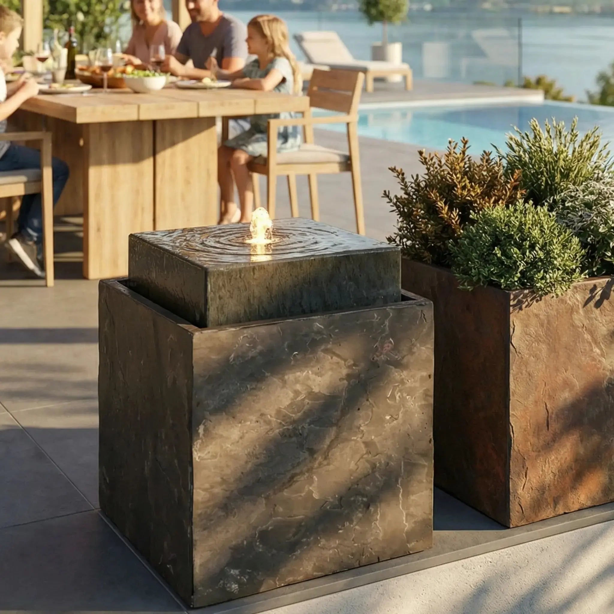 VIDA 40 Rusty – Springbrunnen edel eckig Naturschiefer Braun, Vogeltränke, stimmungsvolle LED, 38 x 38 x 48 cm, 36 kg - CLIMAQUA