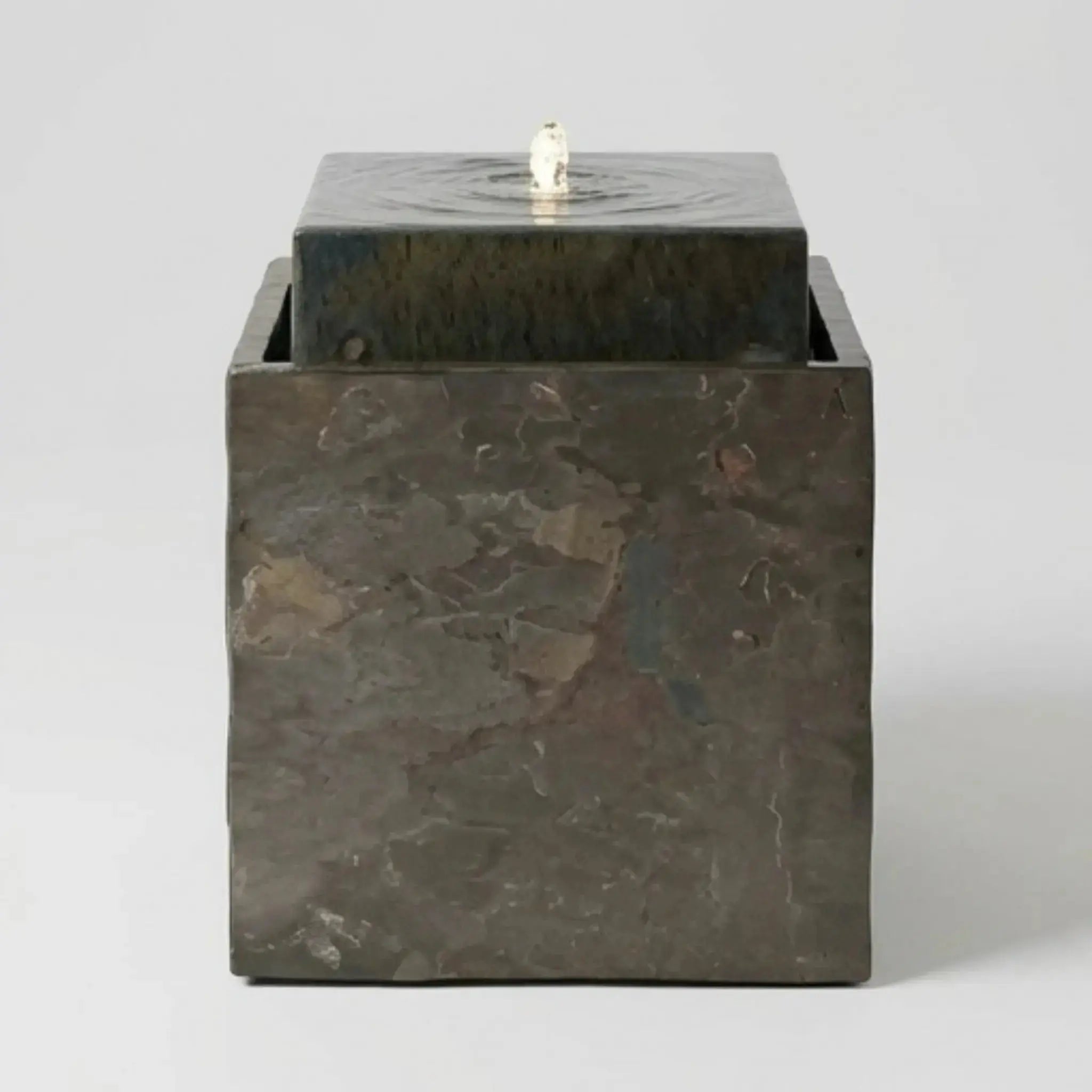 VIDA 40 Rusty – Springbrunnen edel eckig Naturschiefer Braun, Vogeltränke, stimmungsvolle LED, 38 x 38 x 48 cm, 36 kg - CLIMAQUA