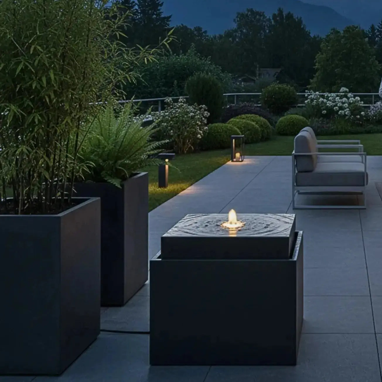 VIDA 60 Anthrazit – Gartenbrunnen modern Naturschiefer Schwarz, Vogeltränke, beleuchteter Wassersprudel, 57 x 57 x 50 cm, 60 kg - CLIMAQUA