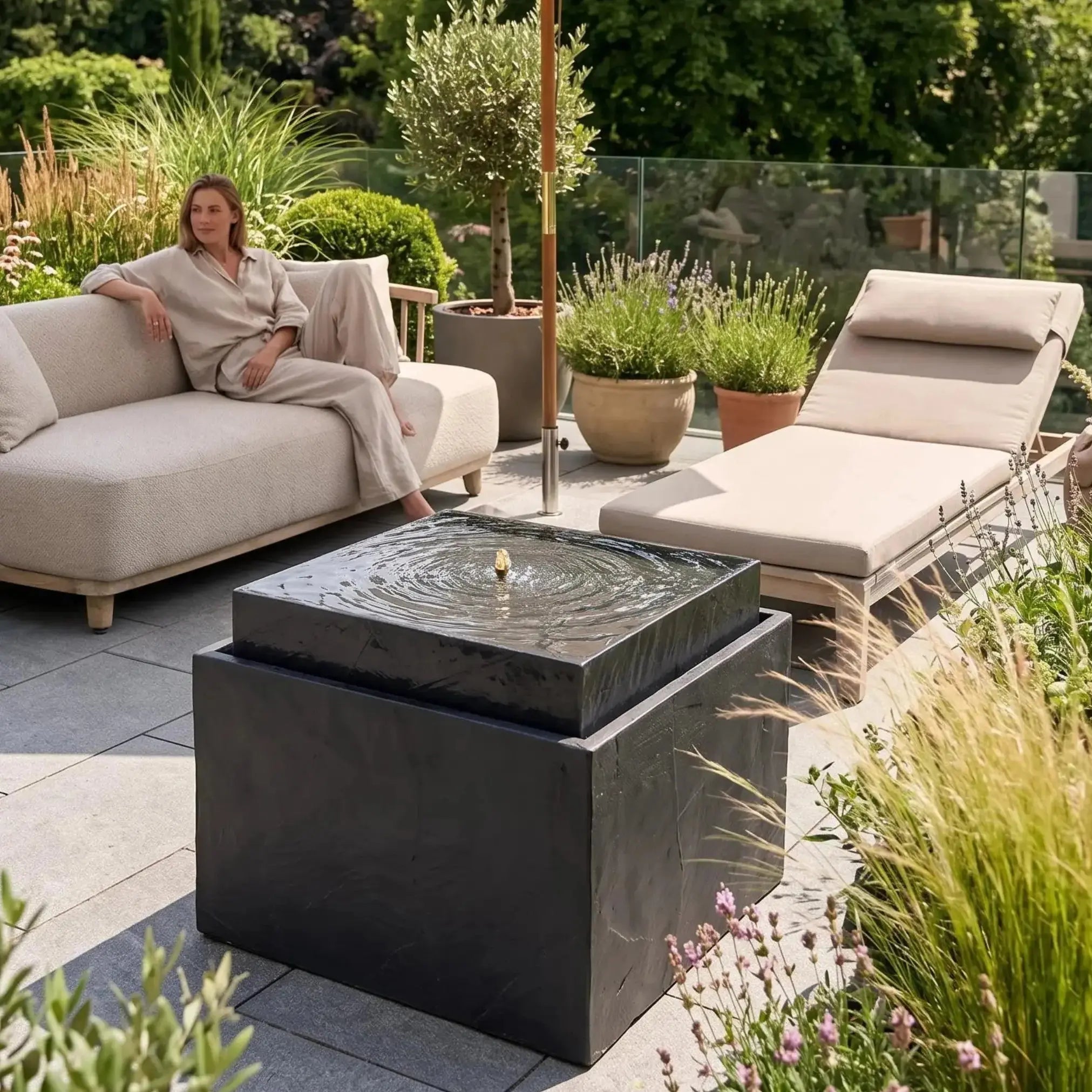 VIDA 60 Anthrazit – Gartenbrunnen modern Naturschiefer Schwarz, Vogeltränke, beleuchteter Wassersprudel, 57 x 57 x 50 cm, 60 kg - CLIMAQUA