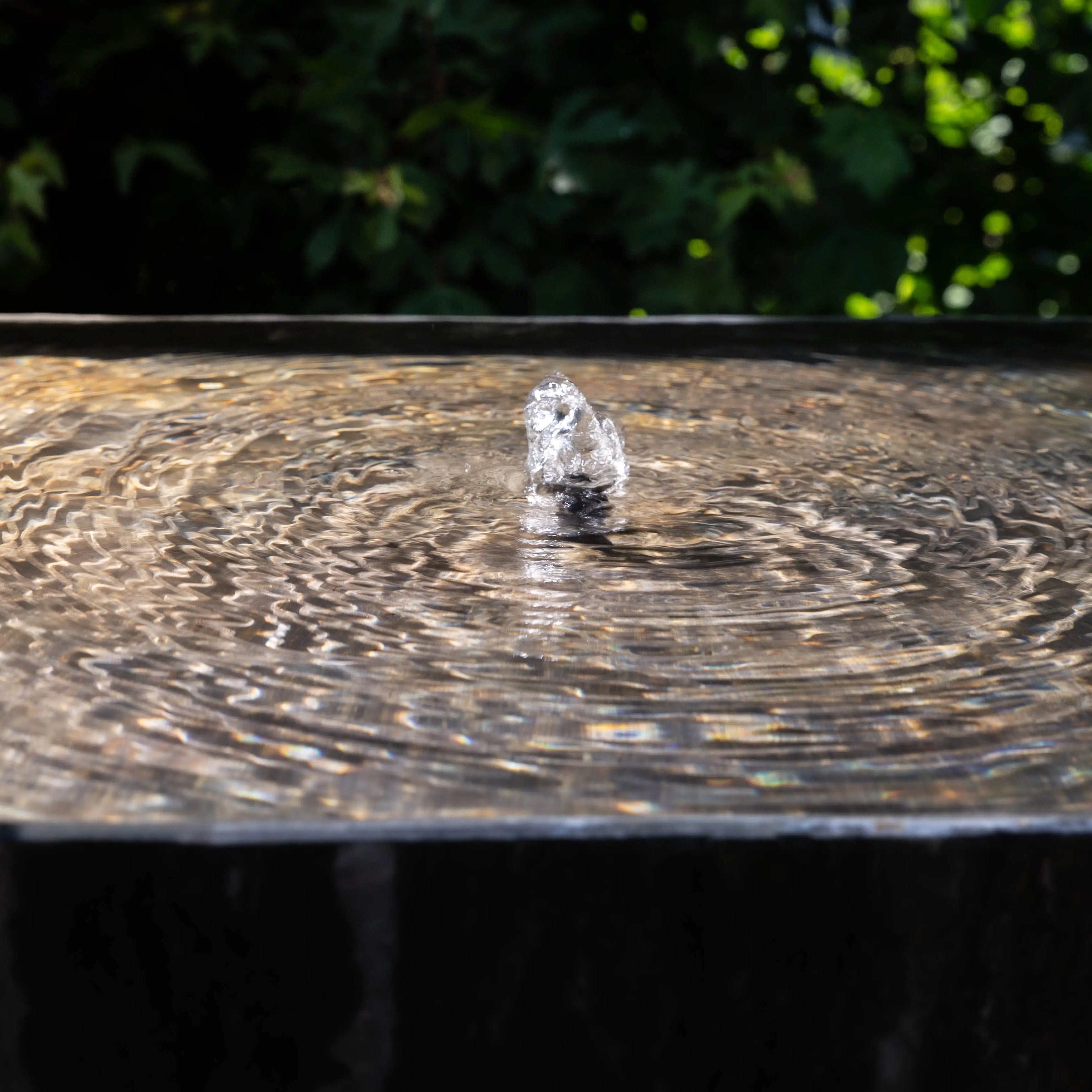 VIDA 60 Rusty – Terrassenbrunnen eckig gross Naturschiefer Braun, Vogeltränke, Sprudel mit warmweiss LED, 57 x 57 x 50 cm, 60 kg - CLIMAQUA