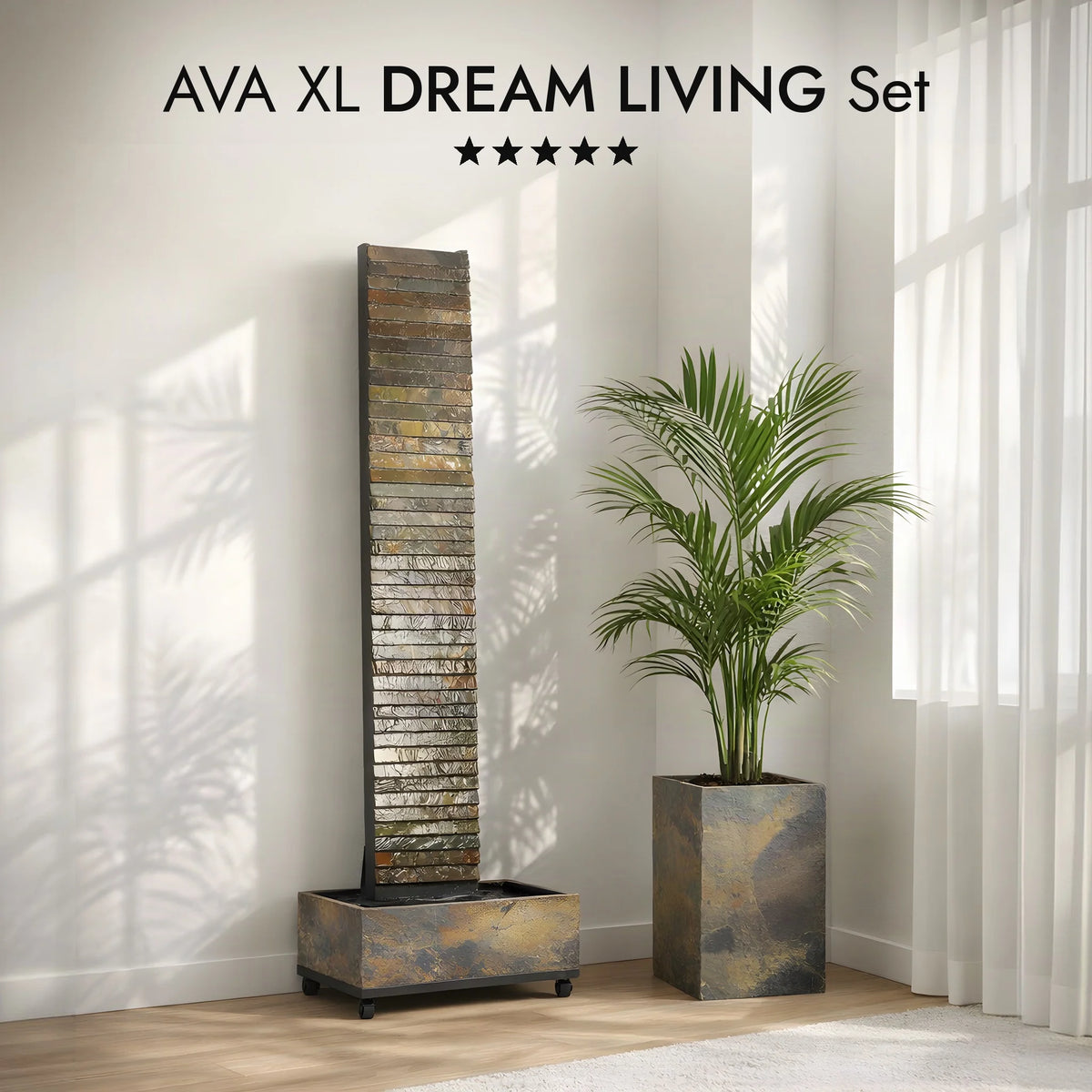 Wasserwand AVA XL DREAM LIVING Set im hellen Wohnzimmer mit Pflanzsäule und Palme (KI-Inhalte)