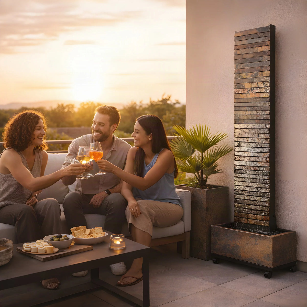 Apéro bei Sonnenuntergang neben der Wasserwand AVA XL (KI-Inhalte)