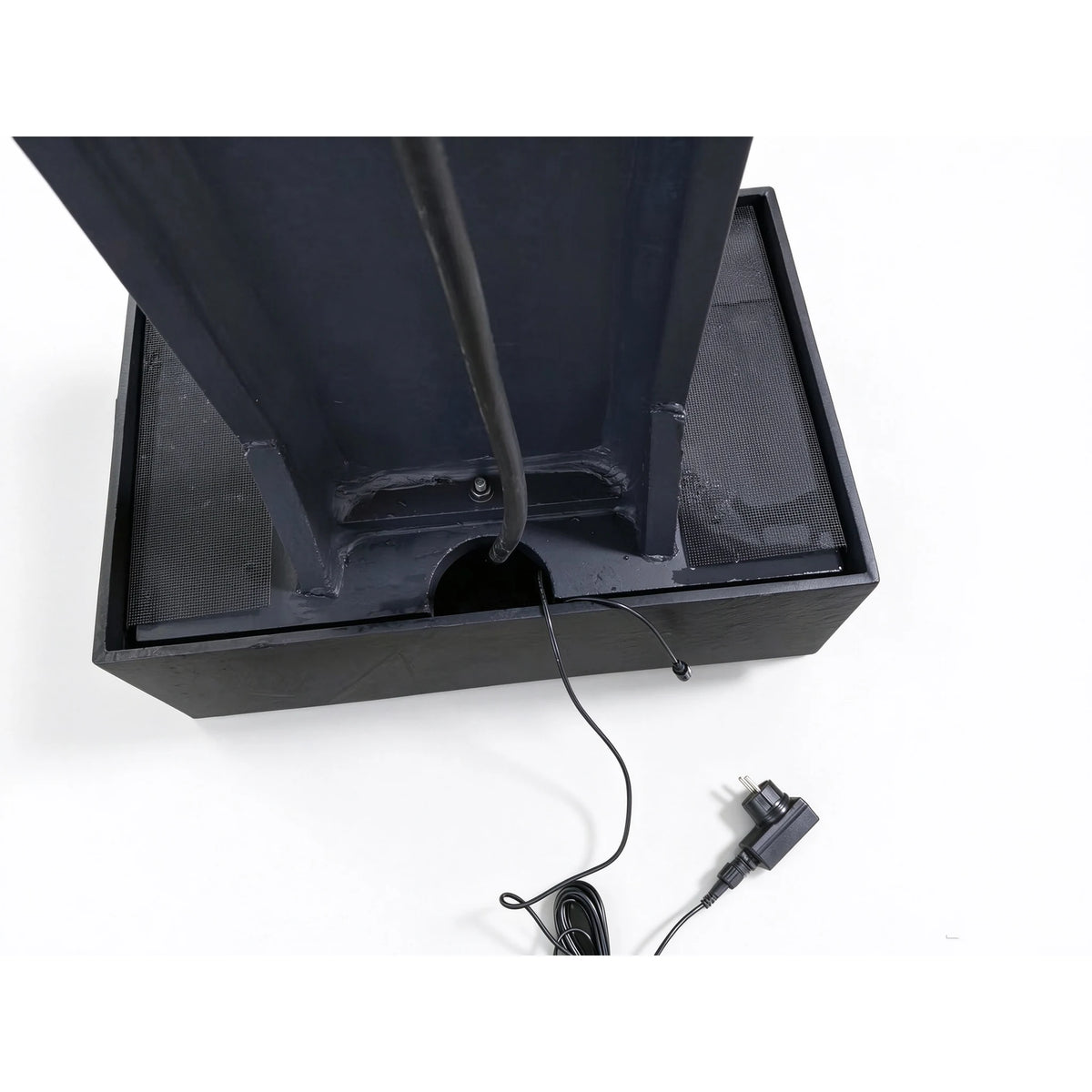 Tank der Wasserwand LIV XL mit Pumpenkabel im Detail