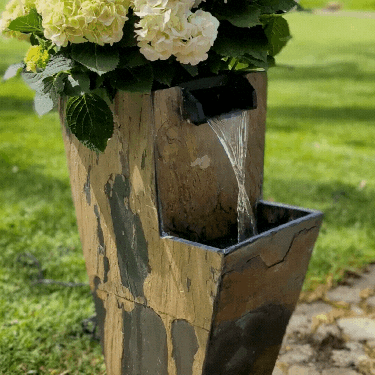 ZOE 20 – Gartenbrunnen mit Pflanzgefäss Wasserfall aus Naturschiefer Braun mit LED-Beleuchtung 28 x 21 x 53 cm 14 kg - CLIMAQUA