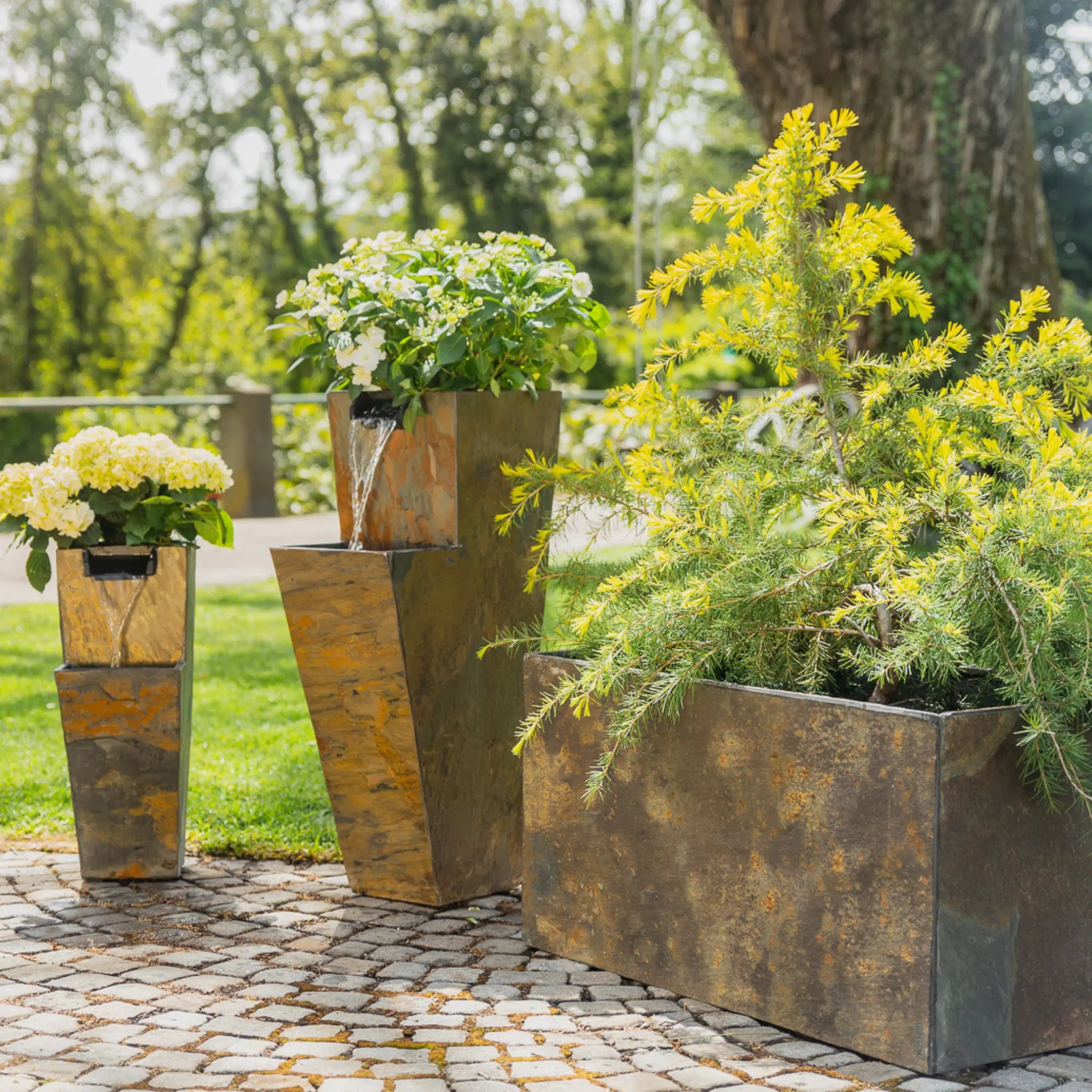 ZOE 30 – Wasserfallbrunnen mit Pflanzgefäss aus Naturschiefer Braun mit LED-Beleuchtung 38 x 26 x 76 cm 25 kg - CLIMAQUA