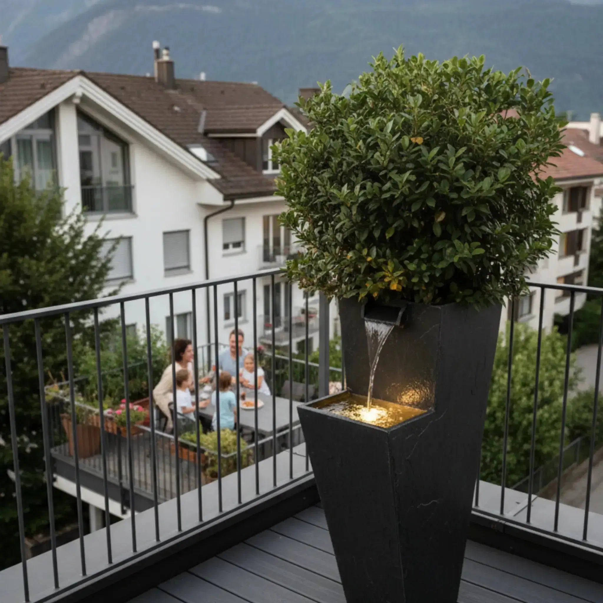 ZOE 30 Anthrazit – Wasserfallbrunnen mit Pflanzgefäss aus Naturschiefer Braun mit LED-Beleuchtung 38 x 26 x 76 cm 25 kg - CLIMAQUA