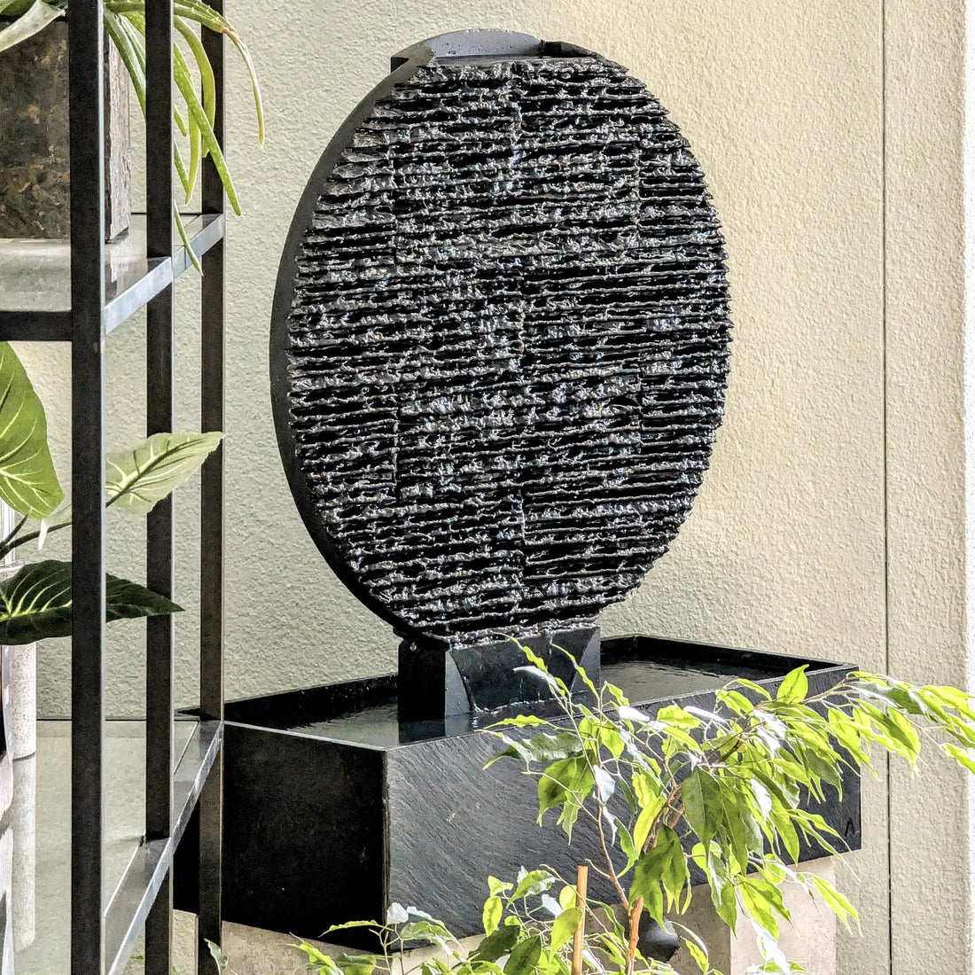 AYO L  – Grosser Zen Brunnen Kreis aus Schiefer Schwarz - CLIMAQUA