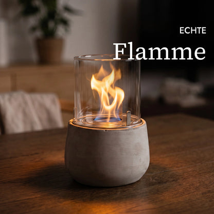 Ruhige echte Flamme im Glas des Tischfeuer BELLY S (KI-Inhalte)