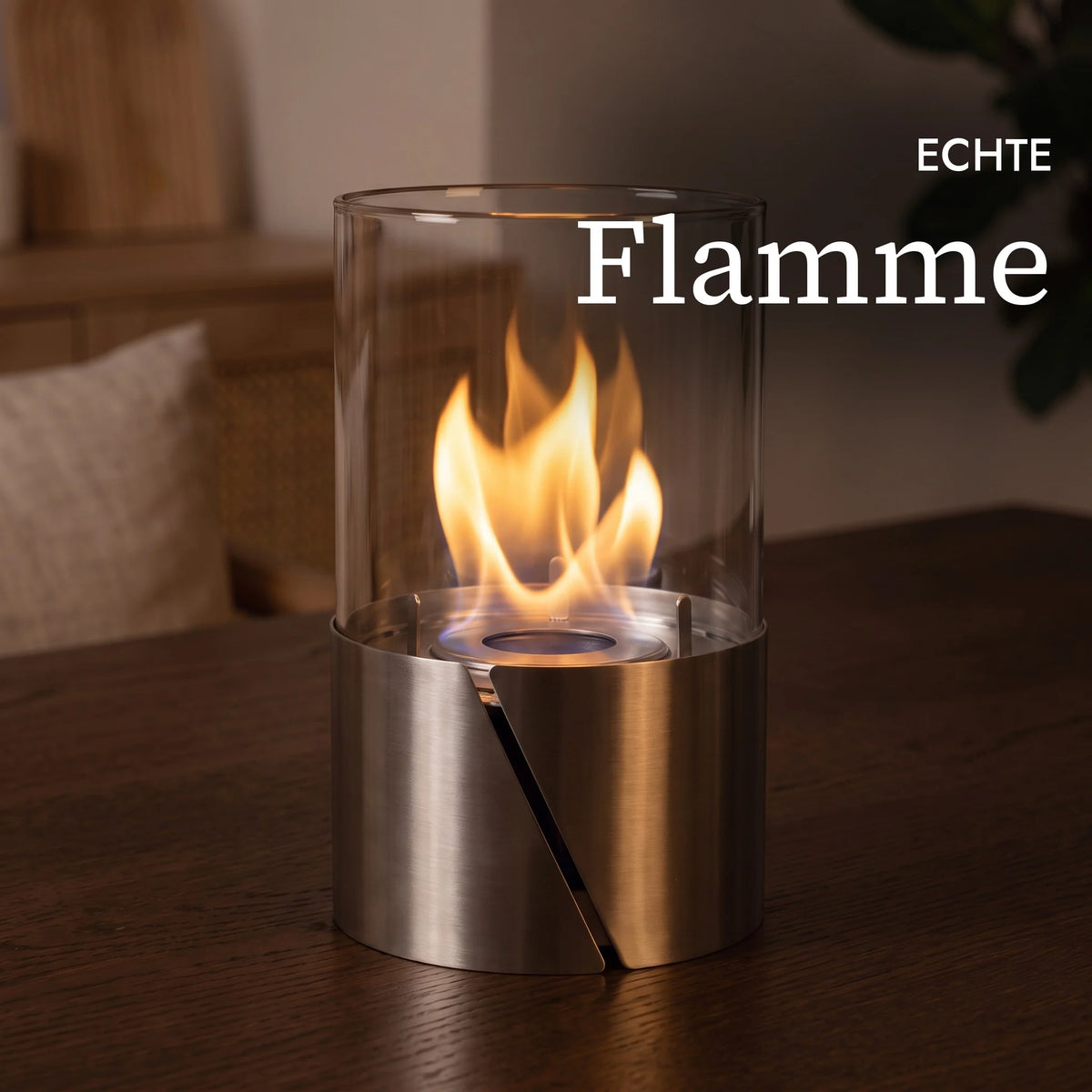 Ruhige echte Flamme im Glas des Tischfeuer CRESCENDO (KI-Inhalte)
