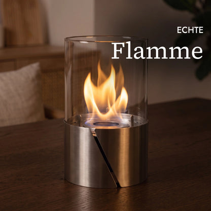 Ruhige echte Flamme im Glas des Tischfeuer CRESCENDO (KI-Inhalte)