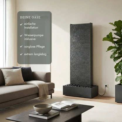EDEN GRANDE Wasserwand aus Granitstein im Wohnzimmer mit Übersicht der Vorteile: einfache Installation, Wasserpumpe inklusive, sorglose Pflege, langlebig - CLIMAQUA (KI-Inhalte)