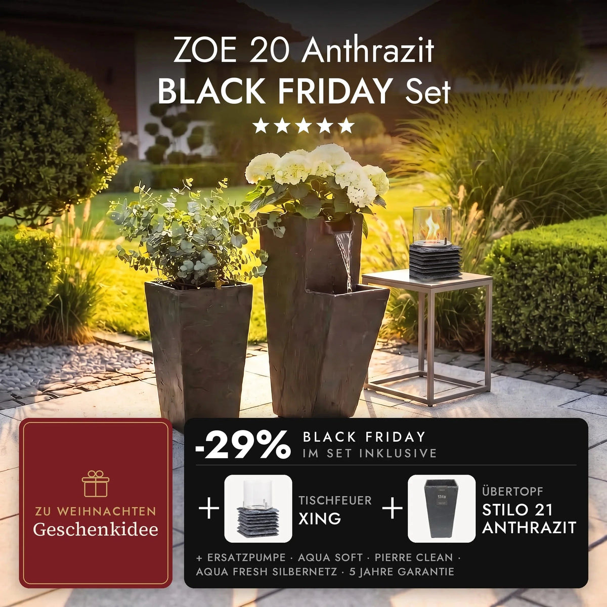 Fontaine de jardin ZOE 20 Anthracite sur la terrasse avec le cache-pot STILO 21 Anthracite et un feu de table XING allumé sur la table d’appoint, set ZOE 20 Anthracite BLACK FRIDAY (contenus IA)