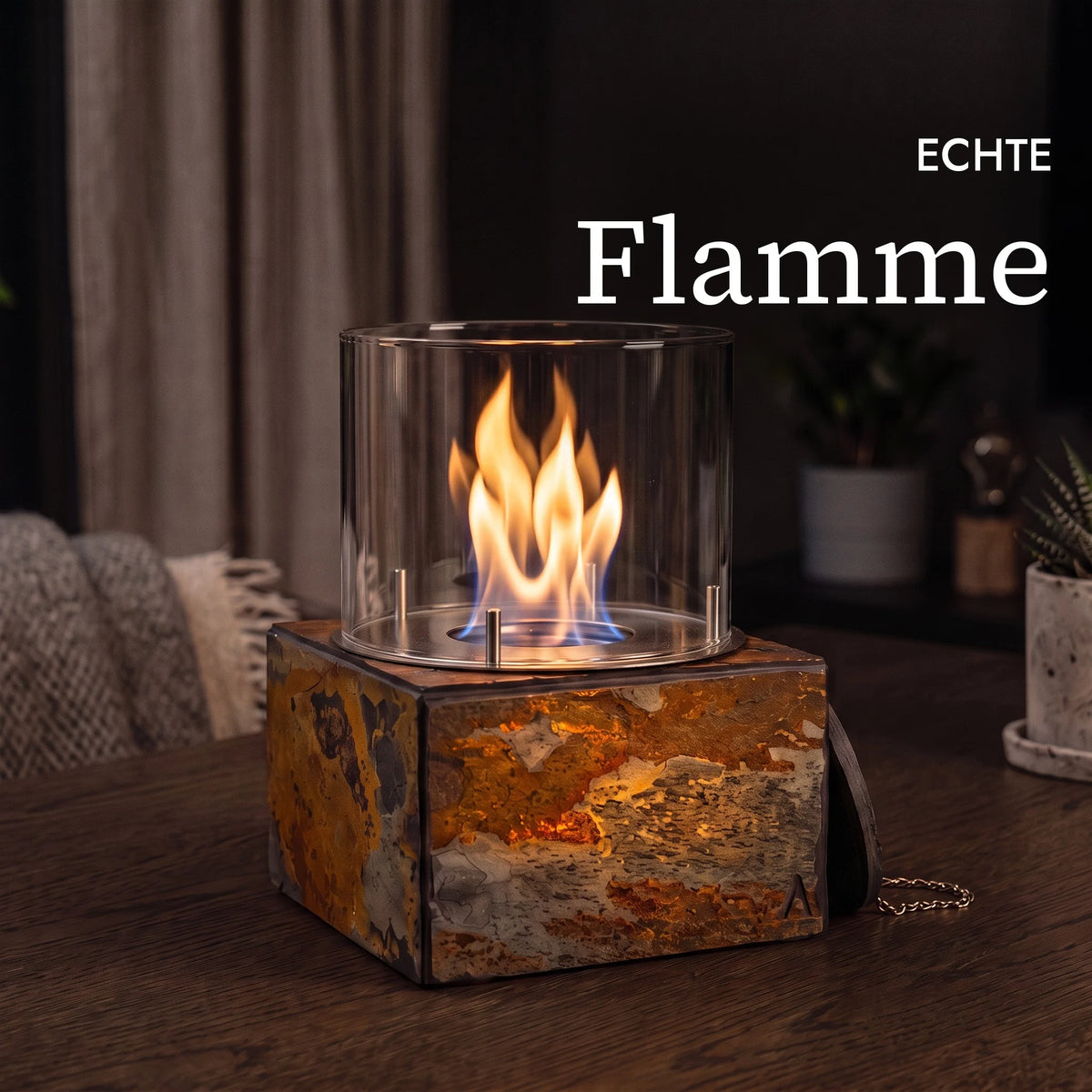 Ruhige echte Flamme im Glas des Tischfeuer KLARA M (KI-Inhalte)