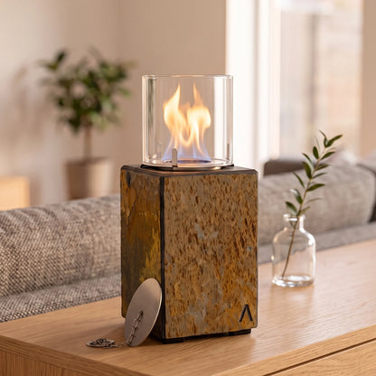 Tischfeuer KLARA S+ auf einem Sideboard im Wohnzimmer