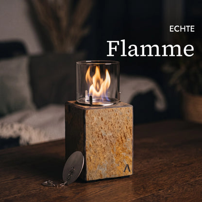 Ruhige echte Flamme im Glas des Tischfeuer KLARA S+ (KI-Inhalte)