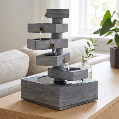 Treppenbrunnen MODUM auf einem Sideboard im Wohnzimmer