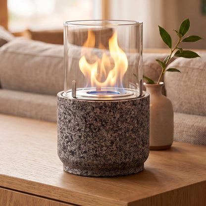 Tischfeuer MYU auf einem Sideboard im Wohnzimmer