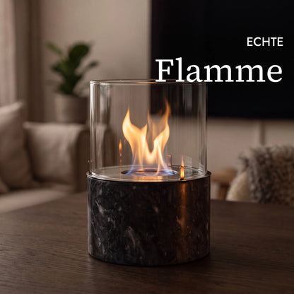Ruhige echte Flamme im Glas des Tischfeuer PINO M BLACK (KI-Inhalte)