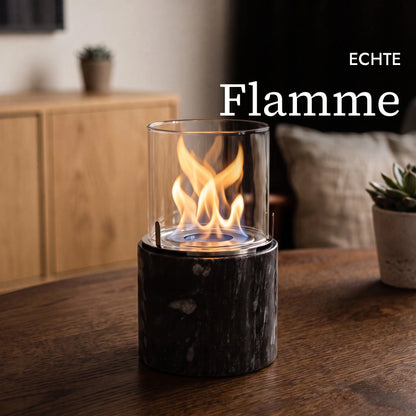 Ruhige echte Flamme im Glas des Tischfeuer PINO S BLACK (KI-Inhalte)