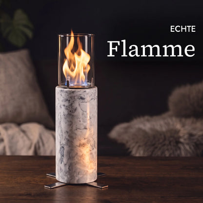 Ruhige echte Flamme im Glas des Tischfeuer SIENA M (KI-Inhalte)