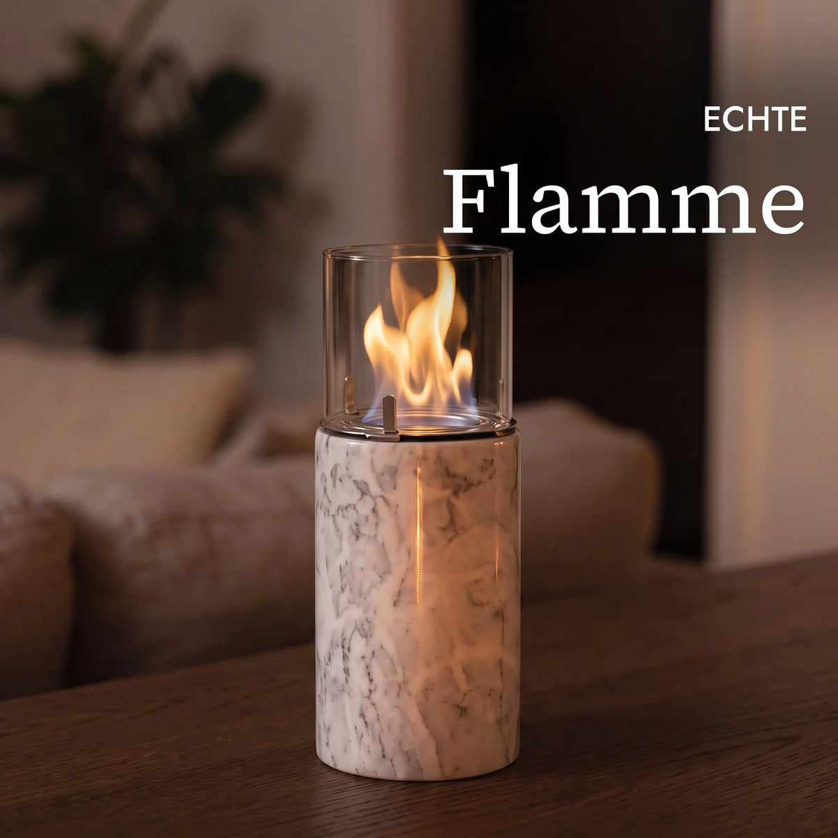 Ruhige echte Flamme im Glas des Tischfeuer SIENA S (KI-Inhalte)