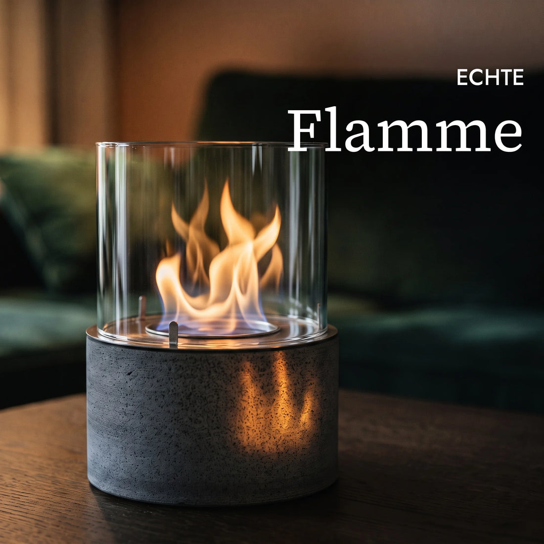 Ruhige echte Flamme im Glas des Tischfeuer TIAN M (KI-Inhalte)