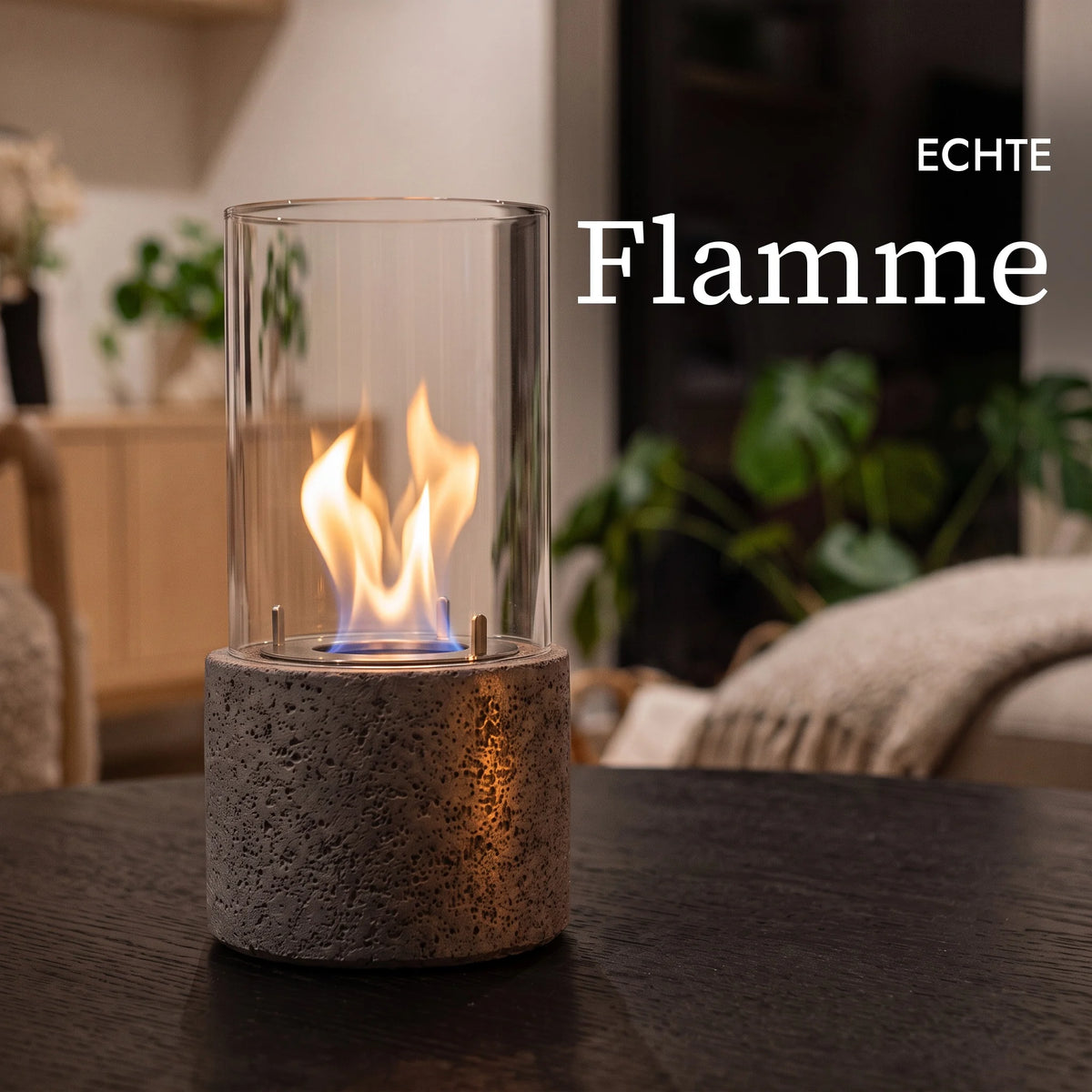 Ruhige echte Flamme im Glas des Tischfeuer TIAN S (KI-Inhalte)