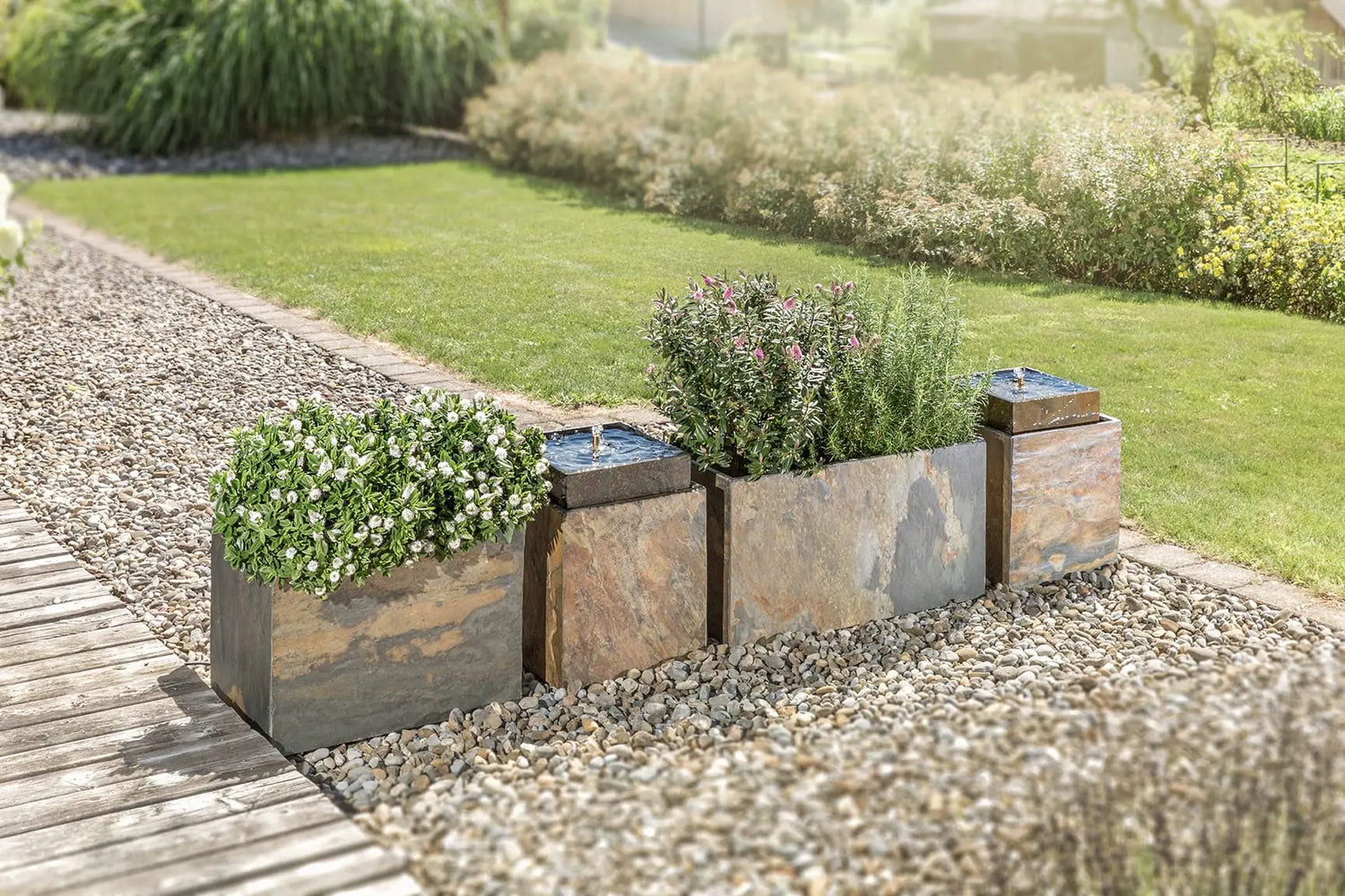 VIDA 40 Rusty – Springbrunnen edel eckig Naturschiefer Braun, Vogeltränke, stimmungsvolle LED, 38 x 38 x 48 cm, 36 kg - CLIMAQUA