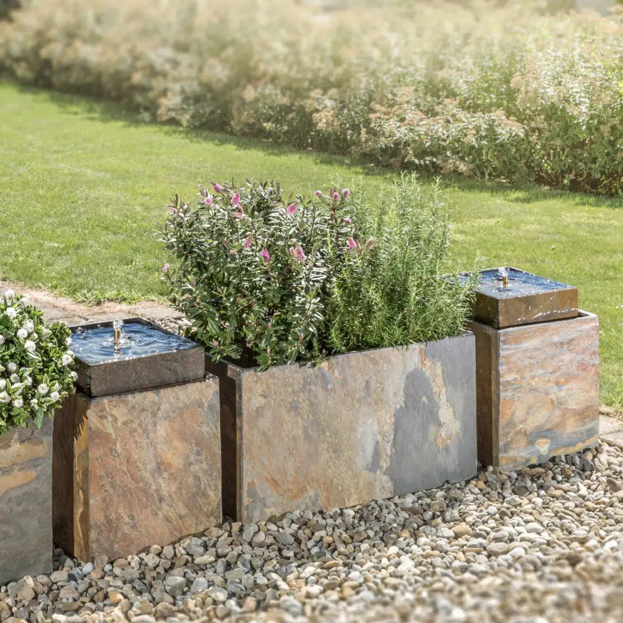 VIDA 40 Rusty – Springbrunnen edel eckig Naturschiefer Braun, Vogeltränke, stimmungsvolle LED, 38 x 38 x 48 cm, 36 kg - CLIMAQUA