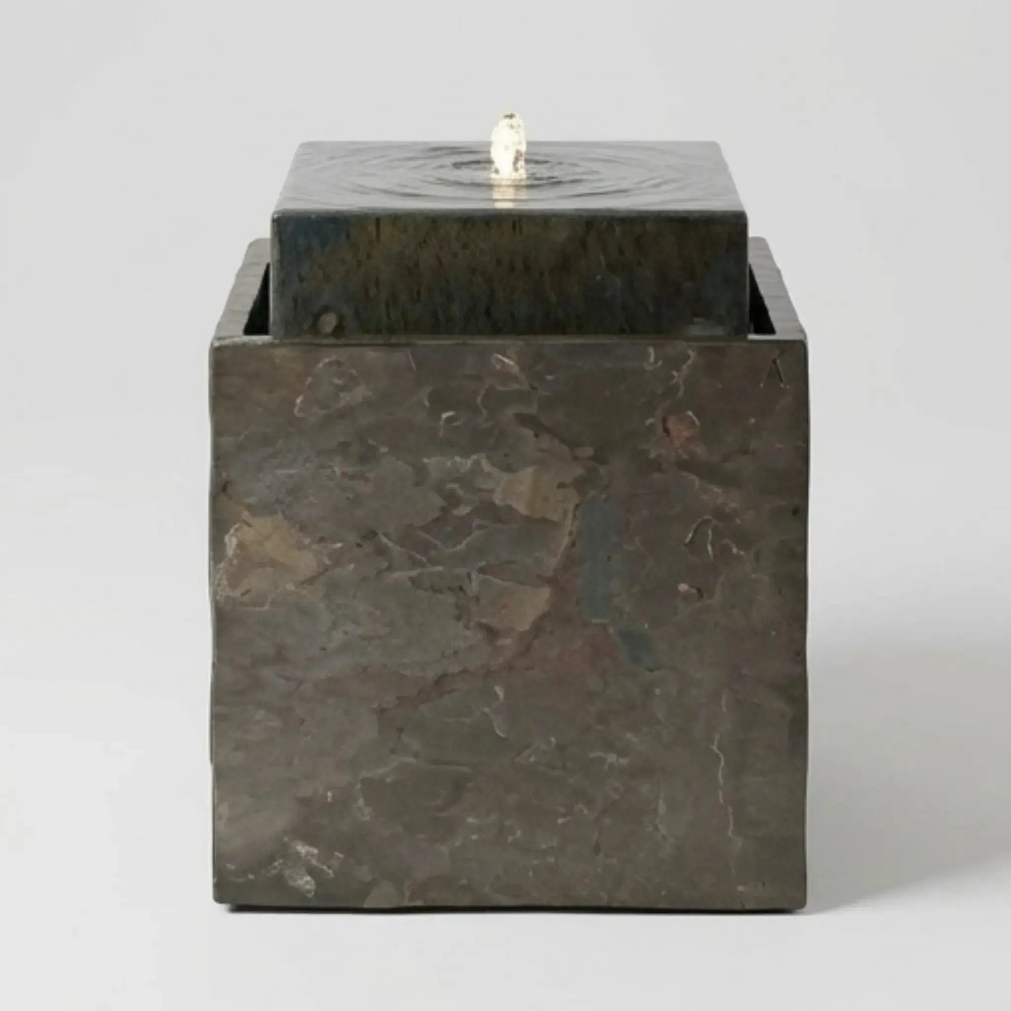 VIDA 40 Rusty – Springbrunnen edel eckig Naturschiefer Braun, Vogeltränke, stimmungsvolle LED, 38 x 38 x 48 cm, 36 kg - CLIMAQUA