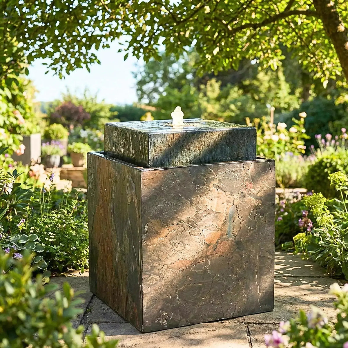 VIDA 40 Rusty – Springbrunnen edel eckig Naturschiefer Braun, Vogeltränke, stimmungsvolle LED, 38 x 38 x 48 cm, 36 kg - CLIMAQUA