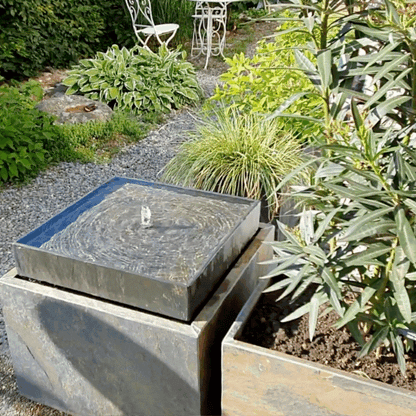VIDA 60 Rusty – Terrassenbrunnen eckig gross Naturschiefer Braun, Vogeltränke, Sprudel mit warmweiss LED, 57 x 57 x 50 cm, 60 kg - CLIMAQUA