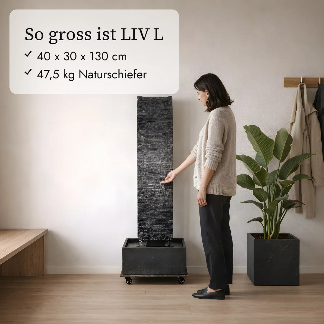 So gross ist die Wasserwand LIV L im Vergleich zu einer Person (KI-Inhalte)