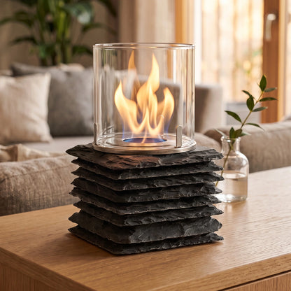 Tischfeuer XING auf einem Sideboard im Wohnzimmer