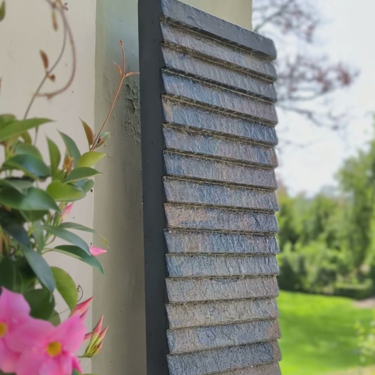 AVA L – Grosse Wasserwand Schiefer 130 cm Braun